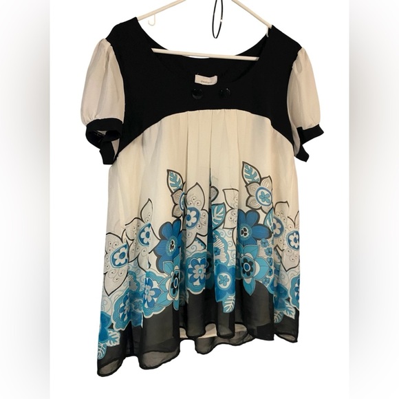 dressbarn Tops - Dressbarn Blouse Floral Design